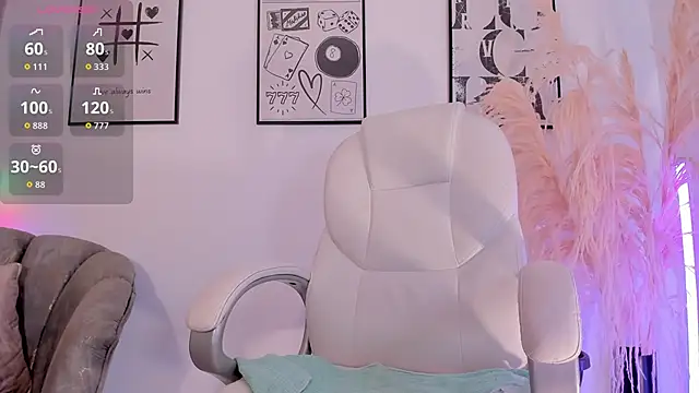 NiiaEvanss online show from 11.10.25