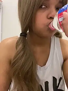 AwkwardJasminee online show from 01.06.26