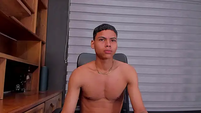 Snapshot of adam_piarse01 chatting on 03.19.25 adam piarse01 online show from 03.19.25