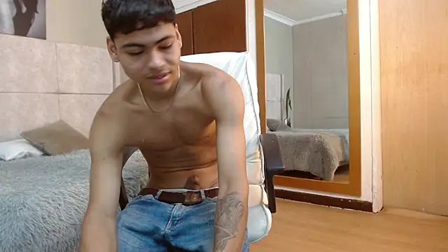 Snapshot of adam_piarse01 chatting on 10.02.25 adam piarse01 online show from 10.02.25