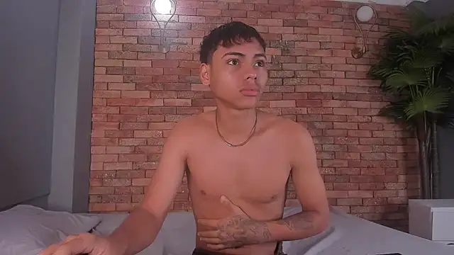 Snapshot of adam_piarse01 chatting on 12.03.25 adam piarse01 online show from 12.03.25