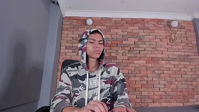 Snapshot of adam_piarse01 chatting on 01.12.26 adam piarse01 online show from 01.12.26