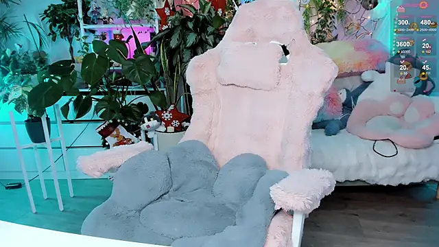 Snapshot of cutelittlepuff chatting on 01.27.25 cutelittlepuff online show from 01.27.25