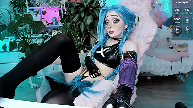 Snapshot of cutelittlepuff chatting on 02.14.25 cutelittlepuff online show from 02.14.25