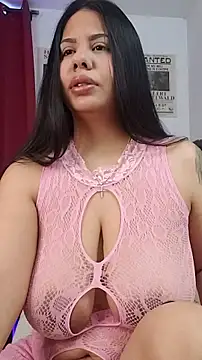 Snapshot of downsonMia chatting on 02.21.26 downsonMia online show from 02.21.26