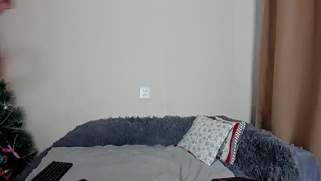 Snapshot of KristineEsme chatting on 01.17.25 KristineEsme online show from 01.17.25