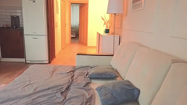 Snapshot of KristineEsme chatting on 11.23.25 KristineEsme online show from 11.23.25