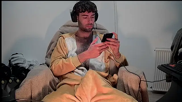 Snapshot of onesieboyx chatting on 01.10.25 onesieboyx online show from 01.10.25