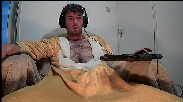 Snapshot of onesieboyx chatting on 01.14.25 onesieboyx online show from 01.14.25