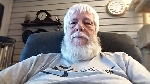 Snapshot of Futura_intx chatting on 04.21.26 Futura intx online show from 04.21.26