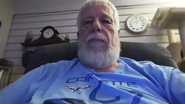 Snapshot of Futura_intx chatting on 05.19.26 Futura intx online show from 05.19.26