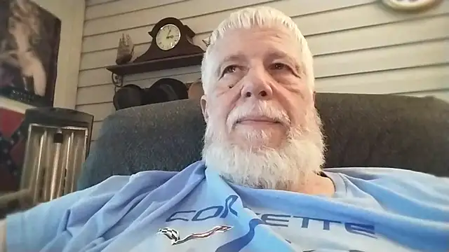 Snapshot of Futura_intx chatting on 05.19.26 Futura intx online show from 05.19.26