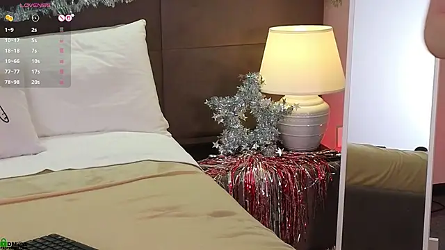 Rina Red online show from 12.04.25