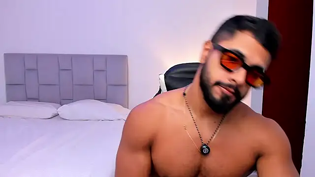 Santiago huntt online show from 04.13.26