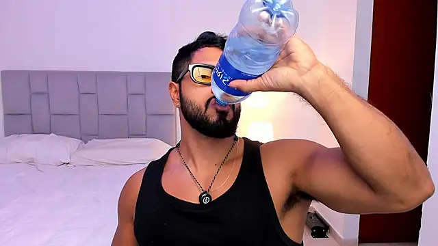 Santiago huntt online show from 04.17.26