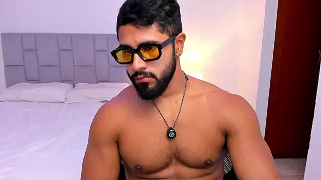 Santiago huntt online show from 04.18.26