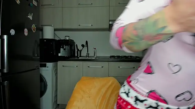 NNNoire online show from 02.08.25