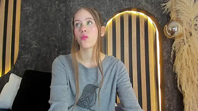 Snapshot of sara__jones_gh chatting on 02.02.25 sara jones gh online show from 02.02.25