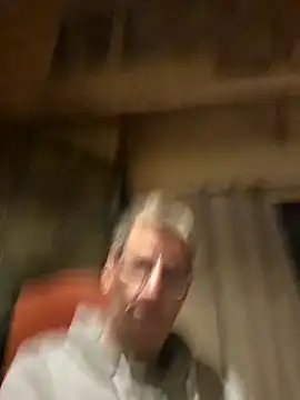 Snapshot of dimitrimarek chatting on 01.04.25 dimitrimarek online show from 01.04.25