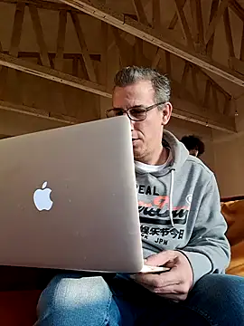 Snapshot of dimitrimarek chatting on 01.18.25 dimitrimarek online show from 01.18.25