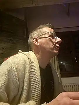 Snapshot of dimitrimarek chatting on 02.10.25 dimitrimarek online show from 02.10.25