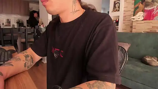 Snapshot of shamelesss_ chatting on 10.06.25 shamelesss online show from 10.06.25