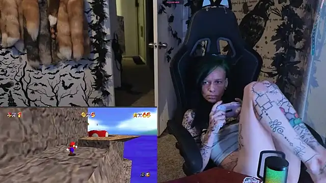 Snapshot of trashbrat chatting on 09.22.25 trashbrat online show from 09.22.25