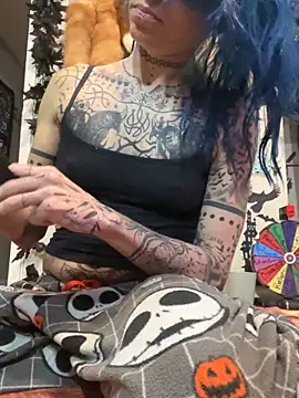 Snapshot of trashbrat chatting on 11.23.25 trashbrat online show from 11.23.25