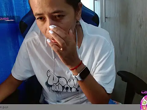 Snapshot of Danielagomez33 chatting on 03.03.26 Danielagomez33 online show from 03.03.26