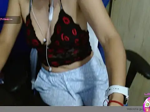 Snapshot of Danielagomez33 chatting on 03.15.26 Danielagomez33 online show from 03.15.26