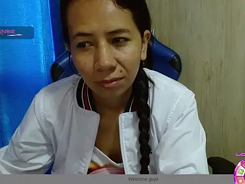 Snapshot of Danielagomez33 chatting on 03.21.26 Danielagomez33 online show from 03.21.26