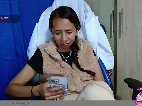 Snapshot of Danielagomez33 chatting on 03.23.26 Danielagomez33 online show from 03.23.26