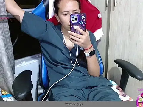 Snapshot of Danielagomez33 chatting on 04.11.26 Danielagomez33 online show from 04.11.26