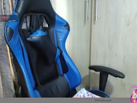 Snapshot of Danielagomez33 chatting on 04.13.26 Danielagomez33 online show from 04.13.26