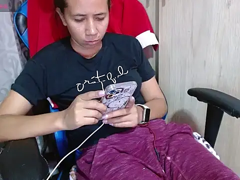 Snapshot of Danielagomez33 chatting on 05.28.26 Danielagomez33 online show from 05.28.26