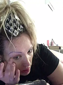 VikiiStoun online show from 03.08.25