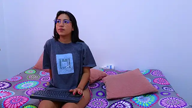 Snapshot of Ana_and_Leo chatting on 01.23.25 Ana and Leo online show from 01.23.25