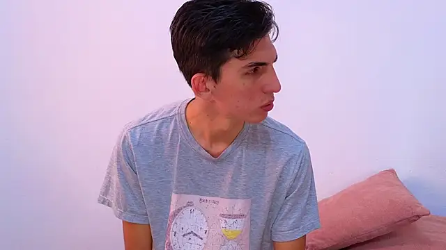 Snapshot of Ana_and_Leo chatting on 01.30.25 Ana and Leo online show from 01.30.25