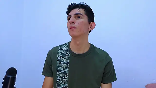 Snapshot of Ana_and_Leo chatting on 02.20.25 Ana and Leo online show from 02.20.25