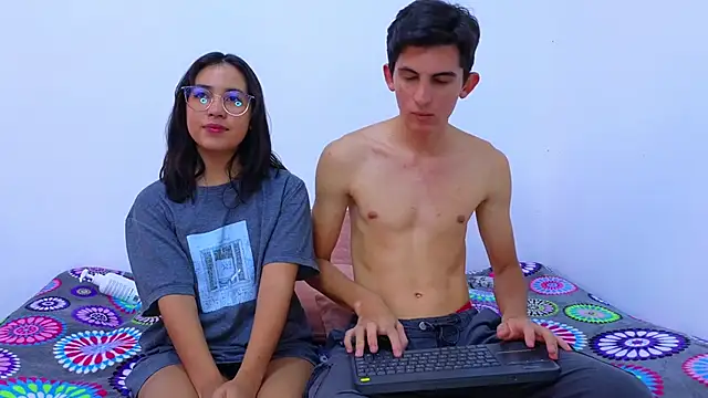 Snapshot of Ana_and_Leo chatting on 02.24.25 Ana and Leo online show from 02.24.25