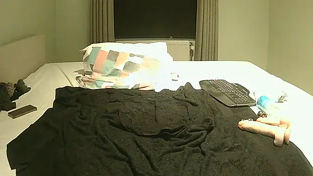 Snapshot of littlehairyman chatting on 02.16.25 littlehairyman online show from 02.16.25