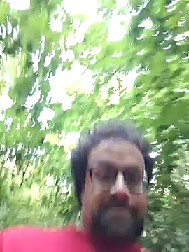 Snapshot of littlehairyman chatting on 09.15.25 littlehairyman online show from 09.15.25