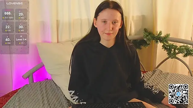 Snapshot of mon_lola chatting on 01.12.25 mon lola online show from 01.12.25