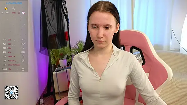 Snapshot of mon_lola chatting on 02.21.25 mon lola online show from 02.21.25