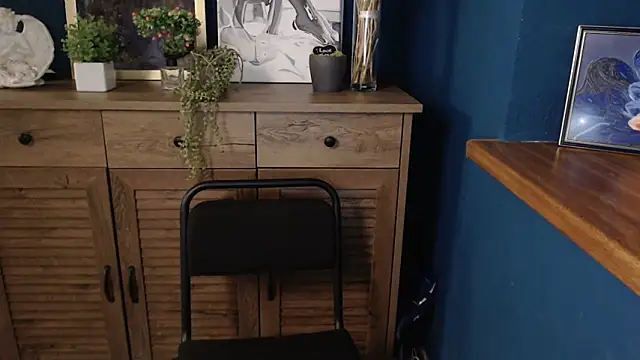 Snapshot of mini_girly chatting on 09.15.25 mini girly online show from 09.15.25