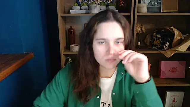 Snapshot of mini_girly chatting on 10.22.25 mini girly online show from 10.22.25