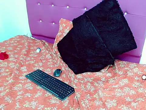 Snapshot of mia_grey01 chatting on 02.25.25 mia grey01 online show from 02.25.25