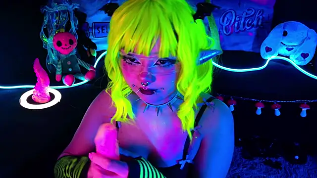 LaytonBox online show from 10.10.25