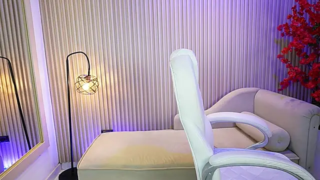 Emma Walkerr  online show from 09.11.25