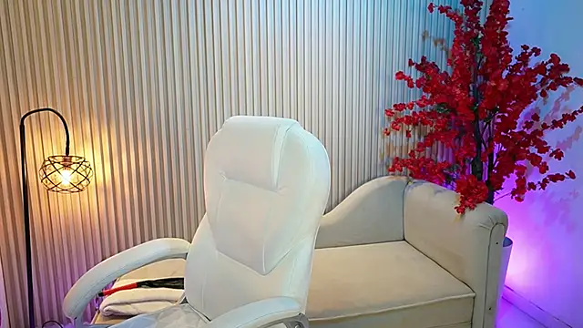 Emma Walkerr  online show from 10.03.25